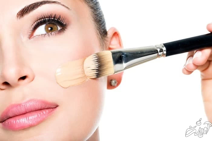 تست رنگ کرم پودر روی فک رنگ کرم پودر
